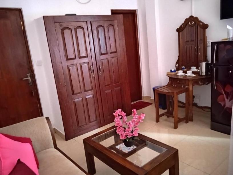 Hotel Dolphin Hikkaduwa Bagian luar foto