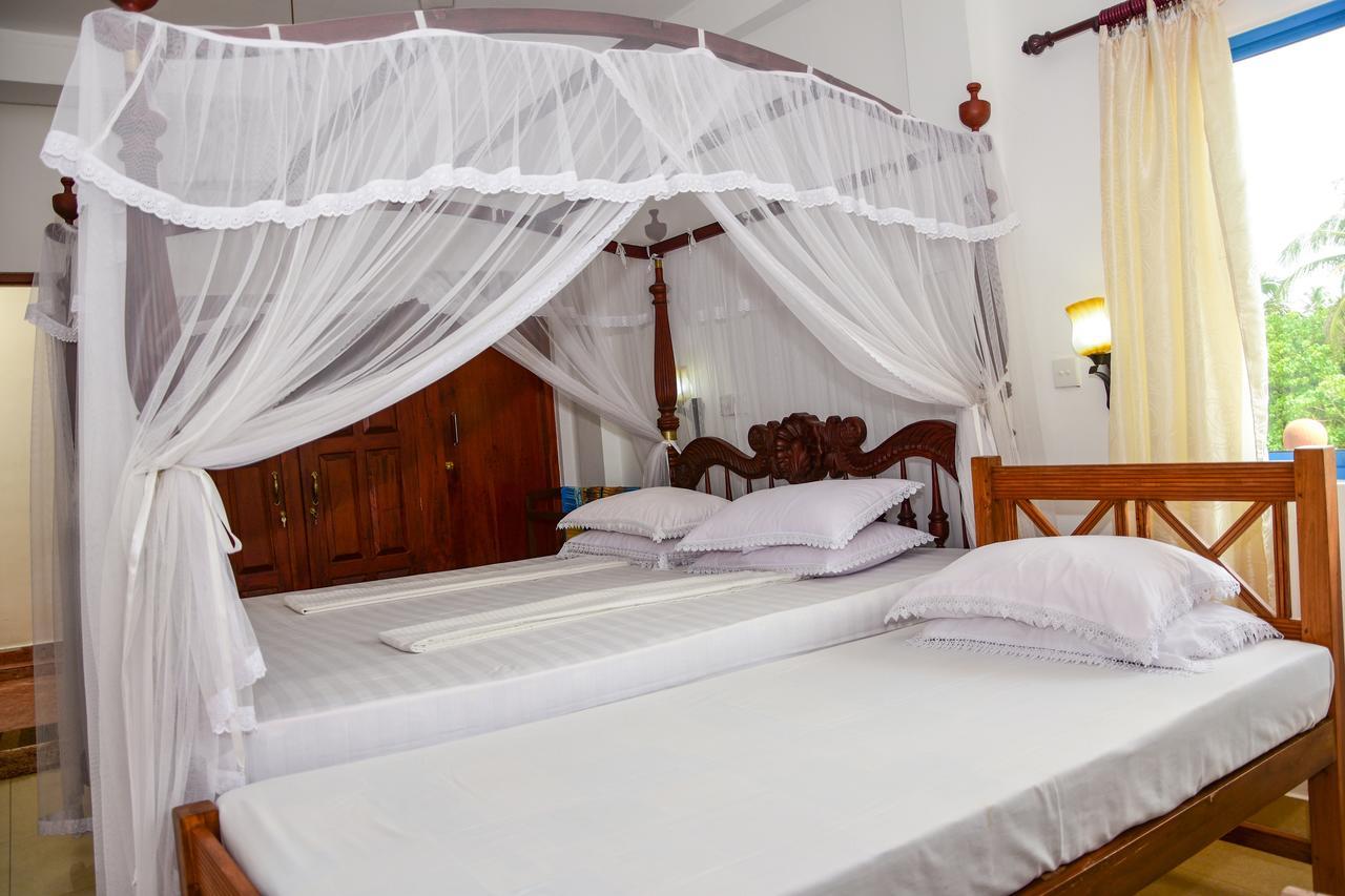 Hotel Dolphin Hikkaduwa Bagian luar foto
