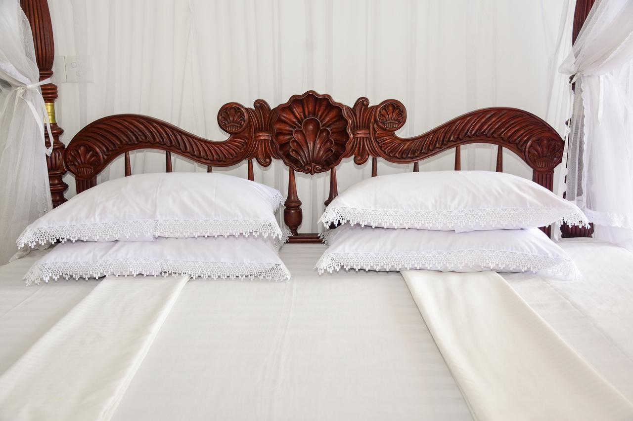 Hotel Dolphin Hikkaduwa Bagian luar foto