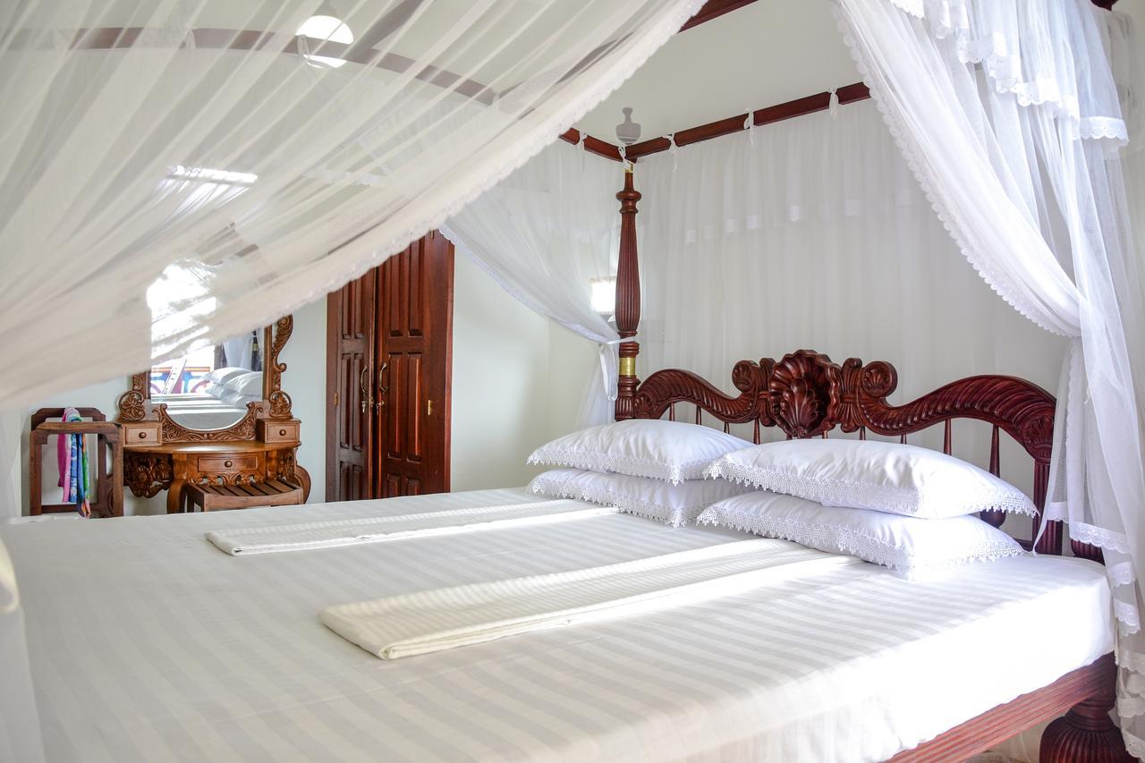 Hotel Dolphin Hikkaduwa Bagian luar foto