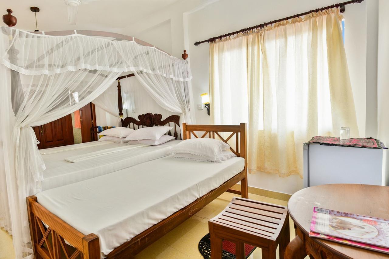 Hotel Dolphin Hikkaduwa Bagian luar foto
